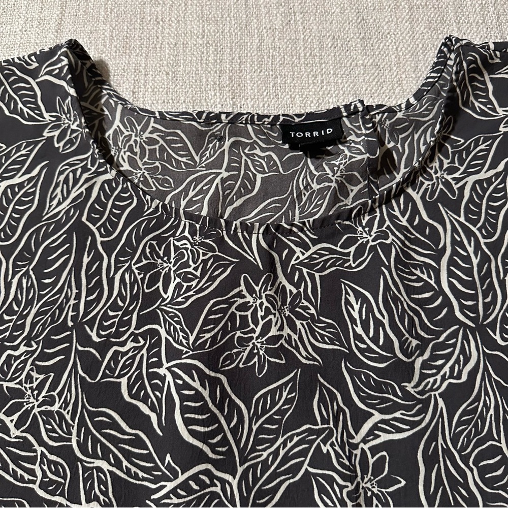 TORRID Island Silk Dolman Cross Back Crop Top Whimsical Sleek Chic Wmn 1X 14 16 - Picture 3 of 16